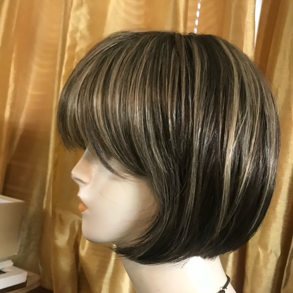 Brown with Blonde highlights wig. Slightly,worn but still in great condition - Picture 3 of 4